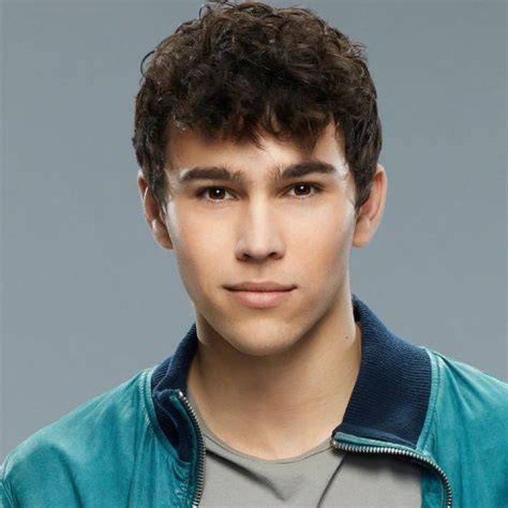 Max Schneider - Bio, Age, weight, height, Wiki, Facts and Family