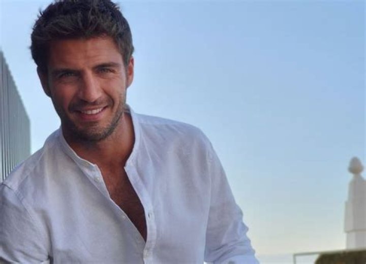Maxi Iglesias - Bio, Age, height, Wiki, Facts and Family