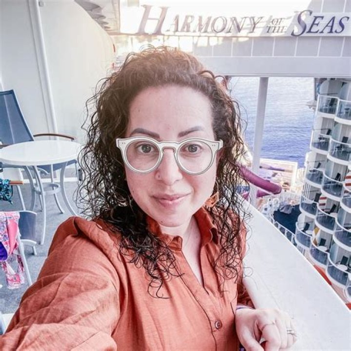 Melinda Strauss(webvideostar) - Biography, Age, Net Worth, Wikipedia, Spotify, TikTok, Facebook, Facts and Family