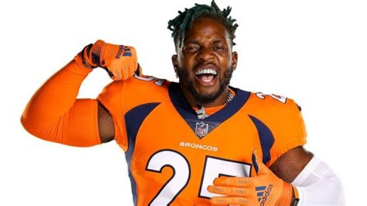 Melvin Gordon - Bio, Age, weight, height, Wiki, Facts and Family