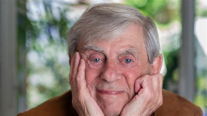 Melvyn Hayes - Bio, Age, height, Wiki, Facts and Family