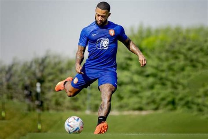 Memphis Depay - Bio, Age, height, Wiki, Facts and Family