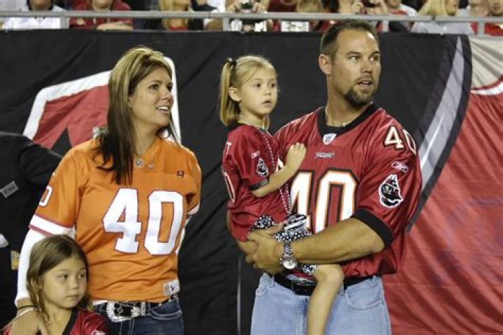 Mike Alstott - Bio, Age, Wiki, Facts and Family