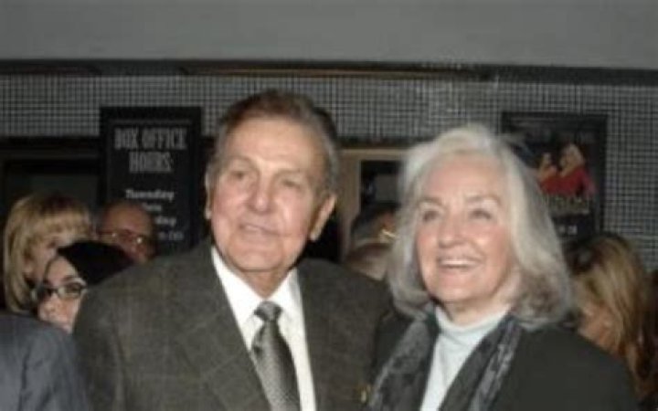 Mike Connors - Bio, Age, net worth, height, Wiki, Facts and Family
