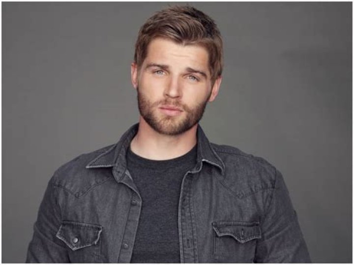 Mike Vogel - Bio, Age, net worth, siblings, height, Wiki, Facts and Family