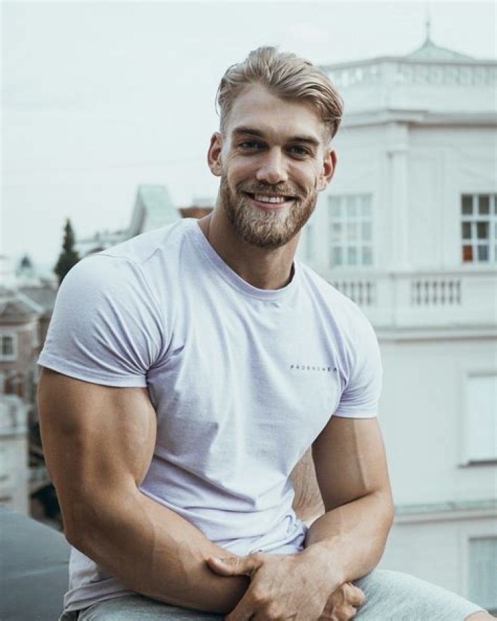 Mischa Janiec - Bio, Age, Wiki, Facts and Family