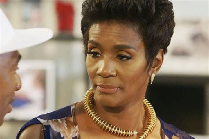 Momma Dee - Bio, Age, Wiki, Facts and Family