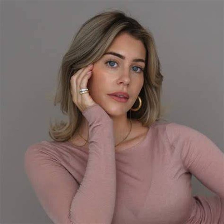Mrs. Bella - Bio, Age, Wiki, Facts and Family