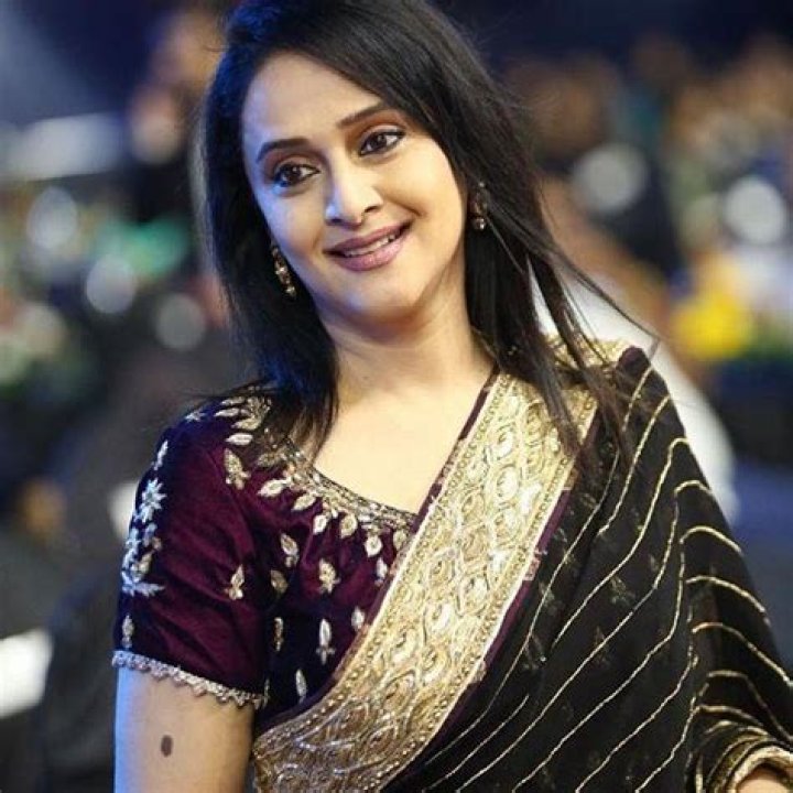 Mrunal Kulkarni - Bio, Age, Wiki, Facts and Family