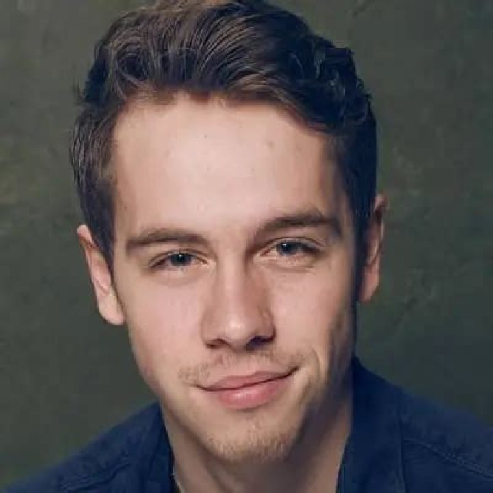 Munro Chambers - Bio, Age, siblings, height, weight, Wiki, Facts and Family