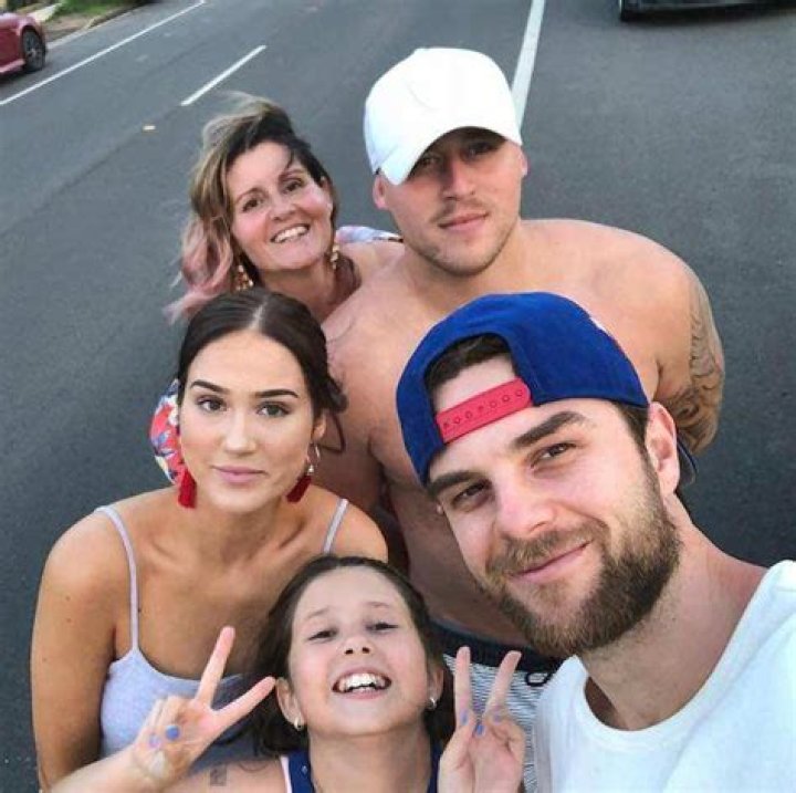 Nathaniel Buzolic - Bio, Age, height, Wiki, Facts and Family