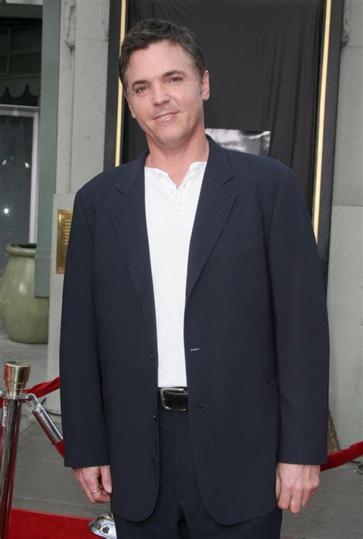 Nicholas Lea - Bio, Age, height, Wiki, Facts and Family