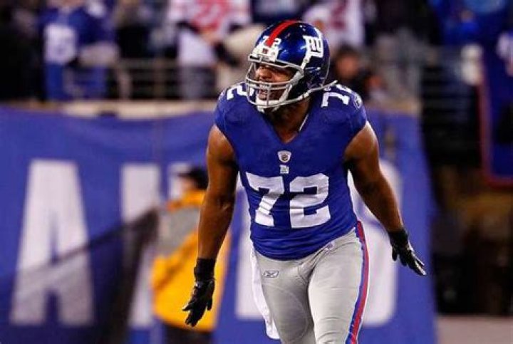 Osi Umenyiora - Bio, Age, net worth, siblings, height, Wiki, Facts and Family