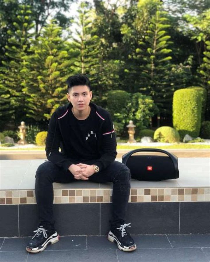 Owy Posadas - Bio, Age, Wiki, Facts and Family