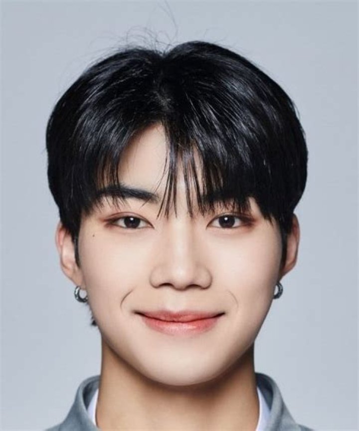 Park Gun-wook: Pop Singer Detailed Bio, Age, Birthday, & Height Insights and more