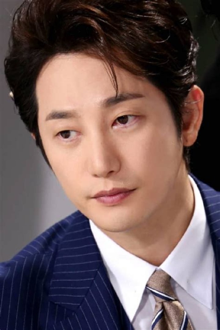 Park Si-hoo - Bio, Age, siblings, height, Wiki, Facts and Family