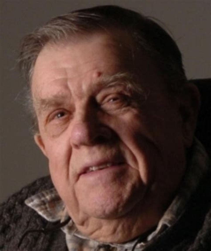 Pat Hingle - Bio, Age, height, Wiki, Facts and Family