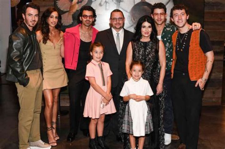 Paul Kevin Jonas Sr. - Bio, Age, Wiki, Facts and Family