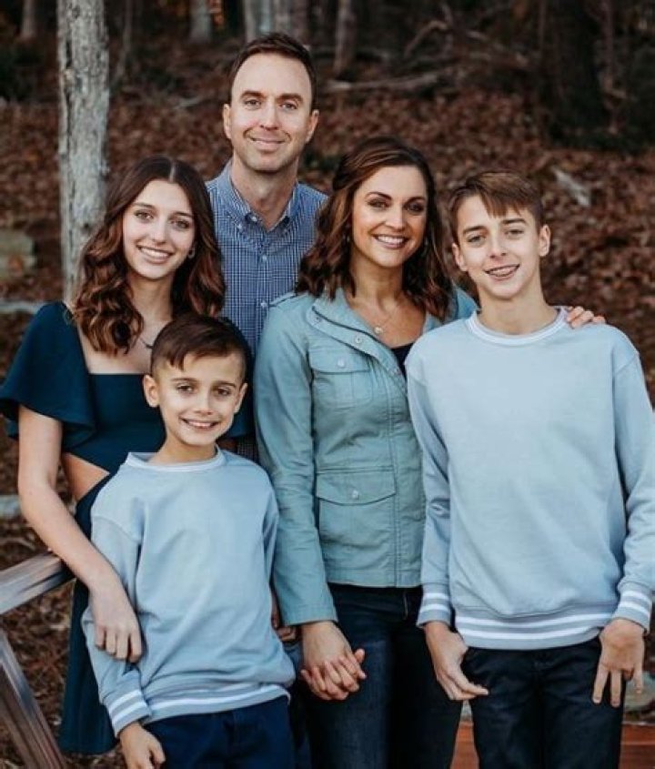 Paula Faris - Bio, Age, Wiki, Facts and Family