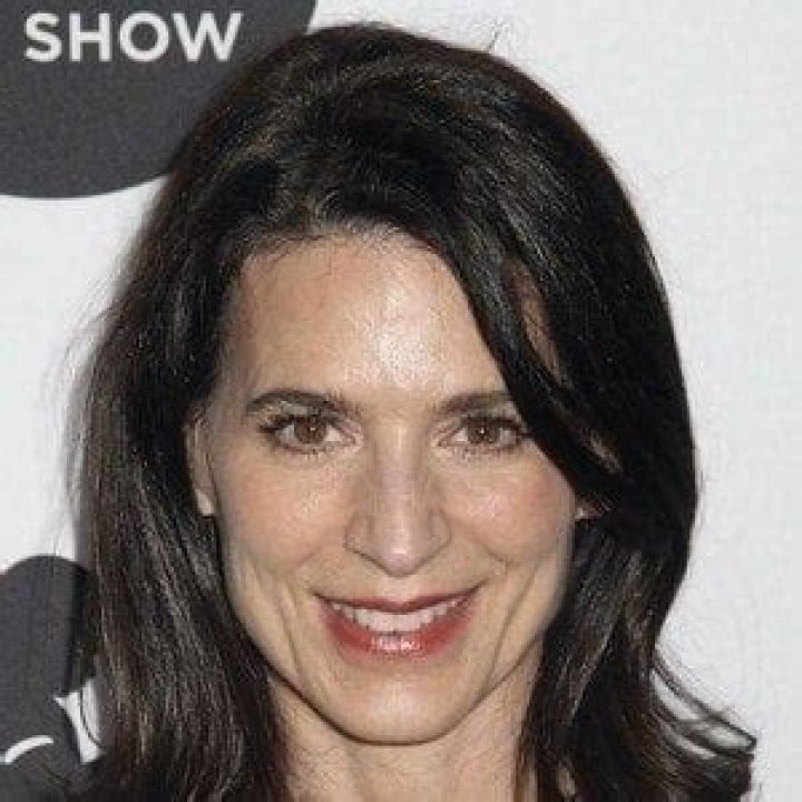 Perrey Reeves - Bio, Age, Wiki, Facts and Family