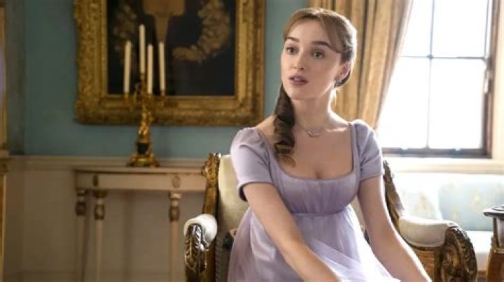 Phoebe Dynevor - Bio, Age, Wiki, Facts and Family