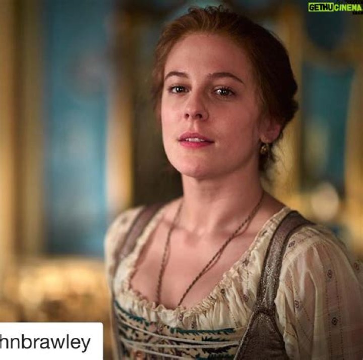 Phoebe Fox - Bio, Age, Wiki, Facts and Family