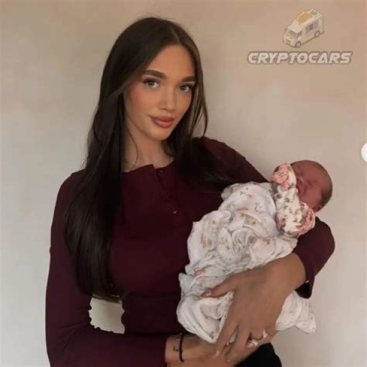 Phoebe Tomlinson - Bio, Age, Wiki, Facts and Family