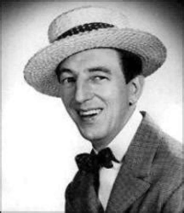 Ray Bolger - Bio, Age, height, Wiki, Facts and Family