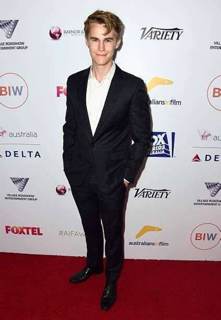 Rhys Wakefield - Bio, Age, net worth, weight, height, Wiki, Facts and Family