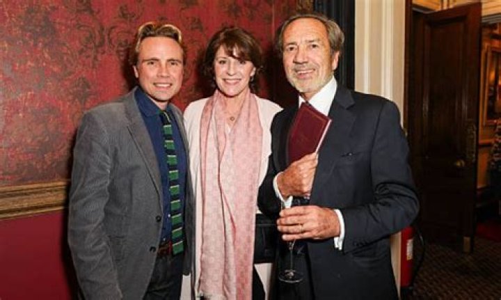 Robert Lindsay - Bio, Age, height, Wiki, Facts and Family