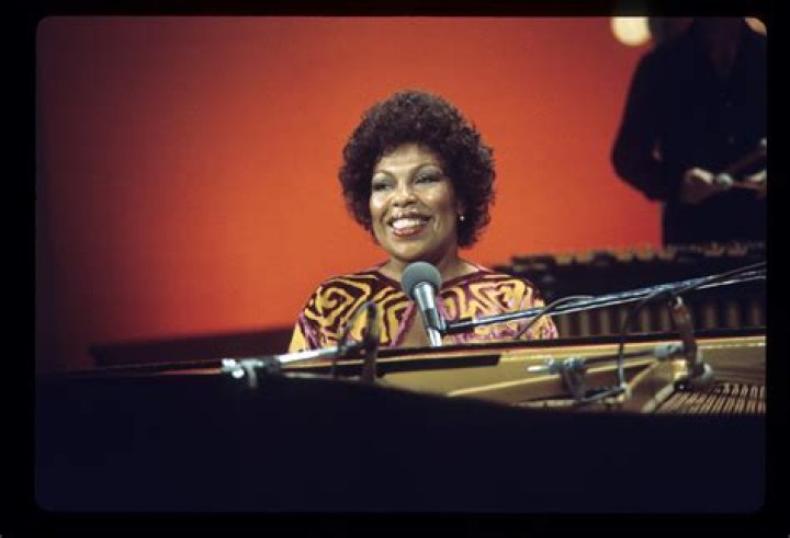 Roberta Flack - Bio, Age, Wiki, Facts and Family