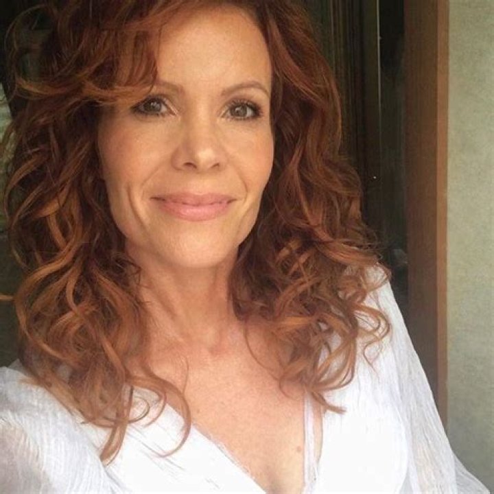 Robyn Lively - Bio, Age, Wiki, Facts and Family