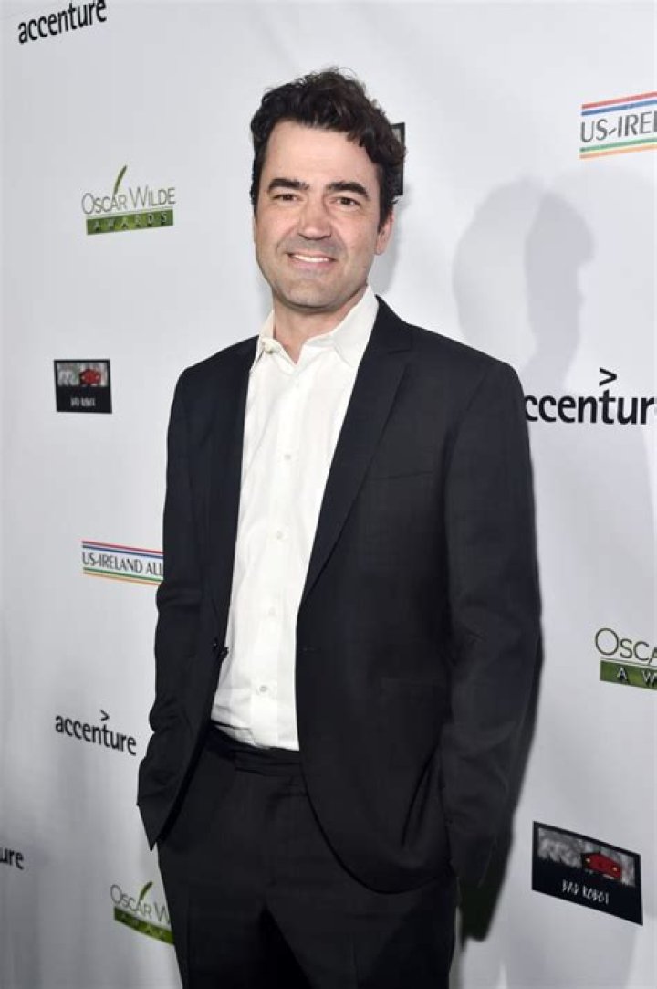 Ron Livingston - Bio, Age, net worth, height, Wiki, Facts and Family