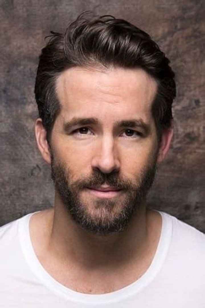 Ryan Reynolds - Bio, Age, net worth, siblings, height, Wiki, Facts and Family