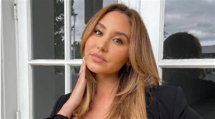 Sabrina Vaz - Bio, Age, Wiki, Facts and Family