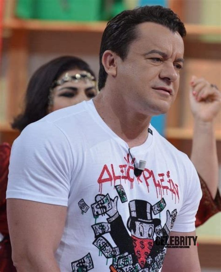 Sami Fehri - Bio, Age, siblings, Wiki, Facts and Family