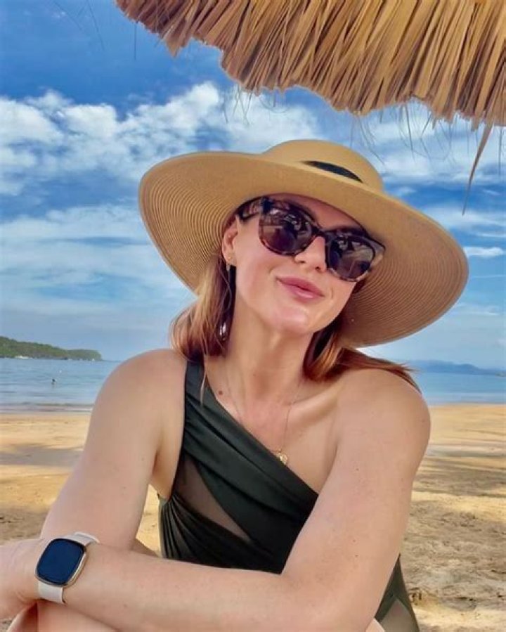 Sara Rue - Bio, Age, Wiki, Facts and Family