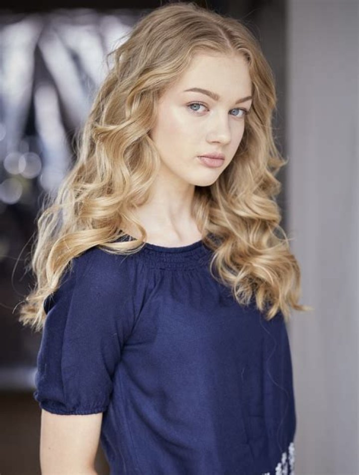 Sarah Abbott - Bio, Age, Wiki, Facts and Family