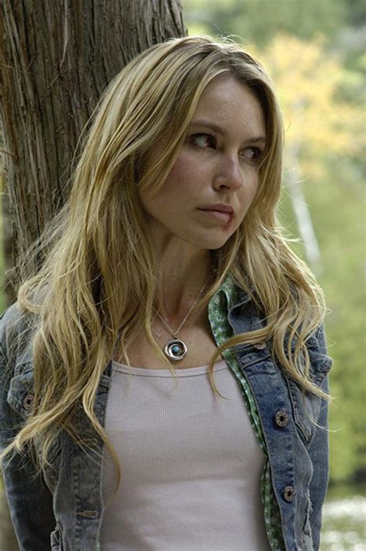 Sarah Carter - Bio, Age, Wiki, Facts and Family
