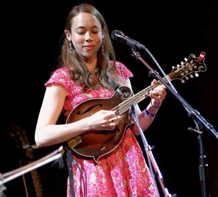 Sarah Jarosz - Bio, Age, Wiki, Facts and Family