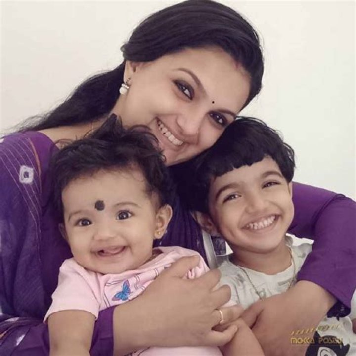 Saranya Mohan - Bio, Age, Wiki, Facts and Family