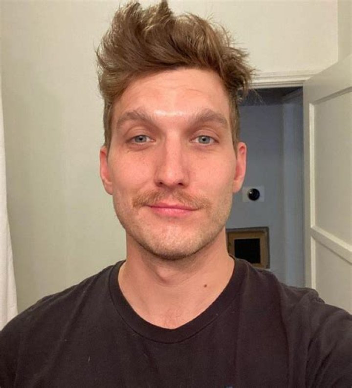Scott Michael Foster - Bio, Age, weight, height, Wiki, Facts and Family
