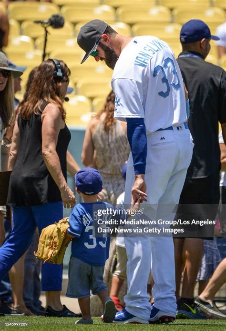 Scott Van Slyke - Bio, Age, height, Wiki, Facts and Family