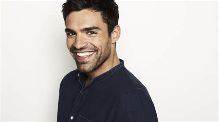 Sean Teale - Bio, Age, weight, height, Wiki, Facts and Family