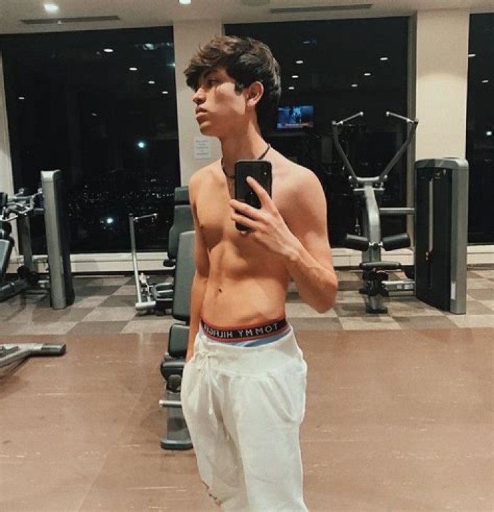 Sebastian Topete - Bio, Age, height, weight, Wiki, Facts and Family