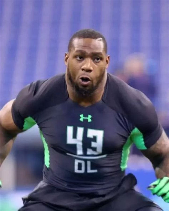 Shawn Oakman - Bio, Age, weight, height, Wiki, Facts and Family