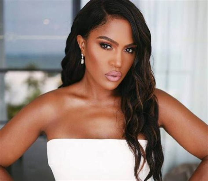 Shayla Mitchell - Bio, Age, Wiki, Facts and Family