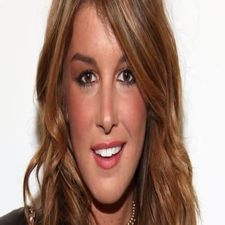 Shenae Grimes - Bio, Age, Wiki, Facts and Family