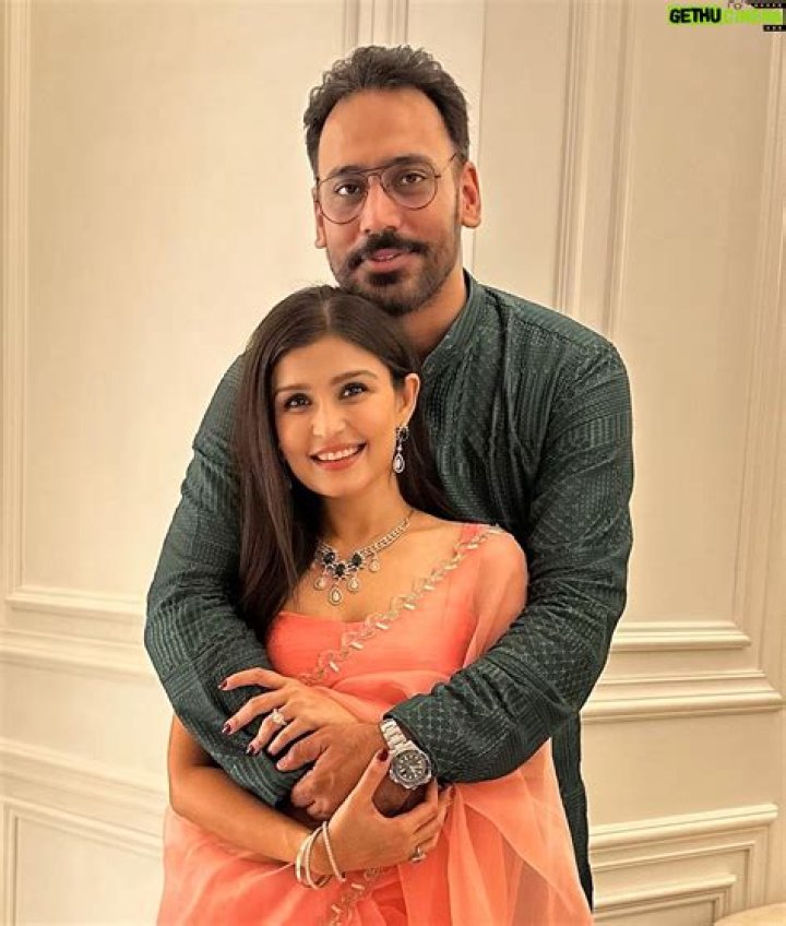 Simran Kaur Hundal - Bio, Age, Wiki, Facts and Family