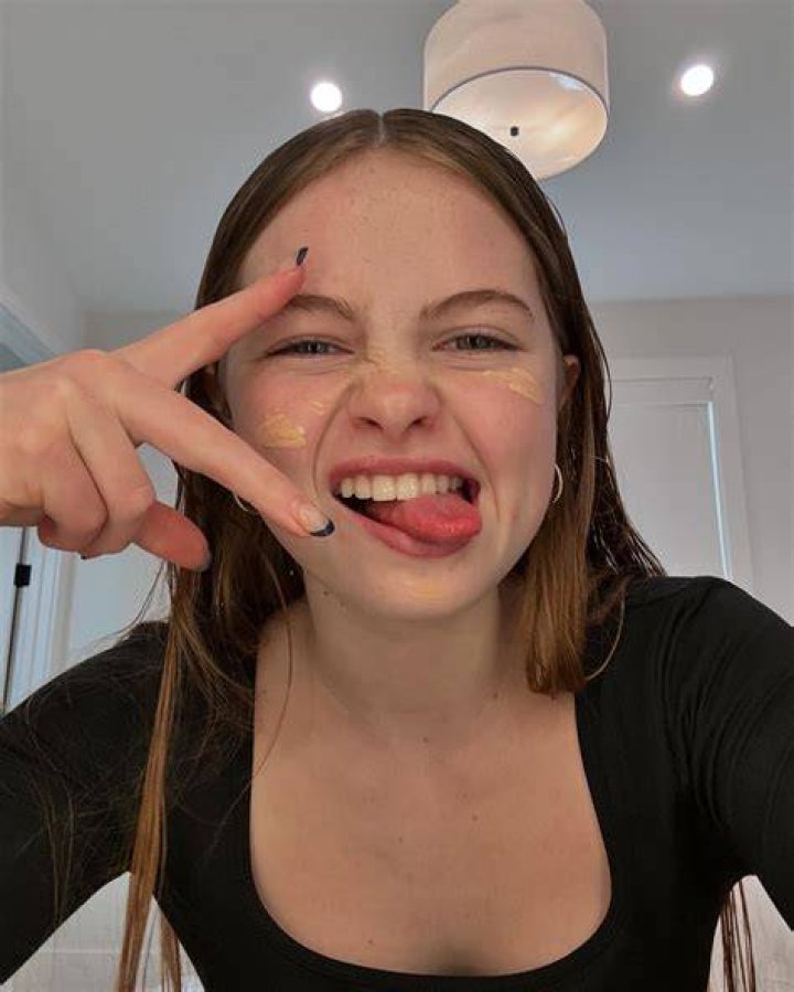 Sincerely Isela (webvideostar) - Wikipedia, Age, Net Worth, Biography , Spotify, TikTok, Facebook, Facts and Family